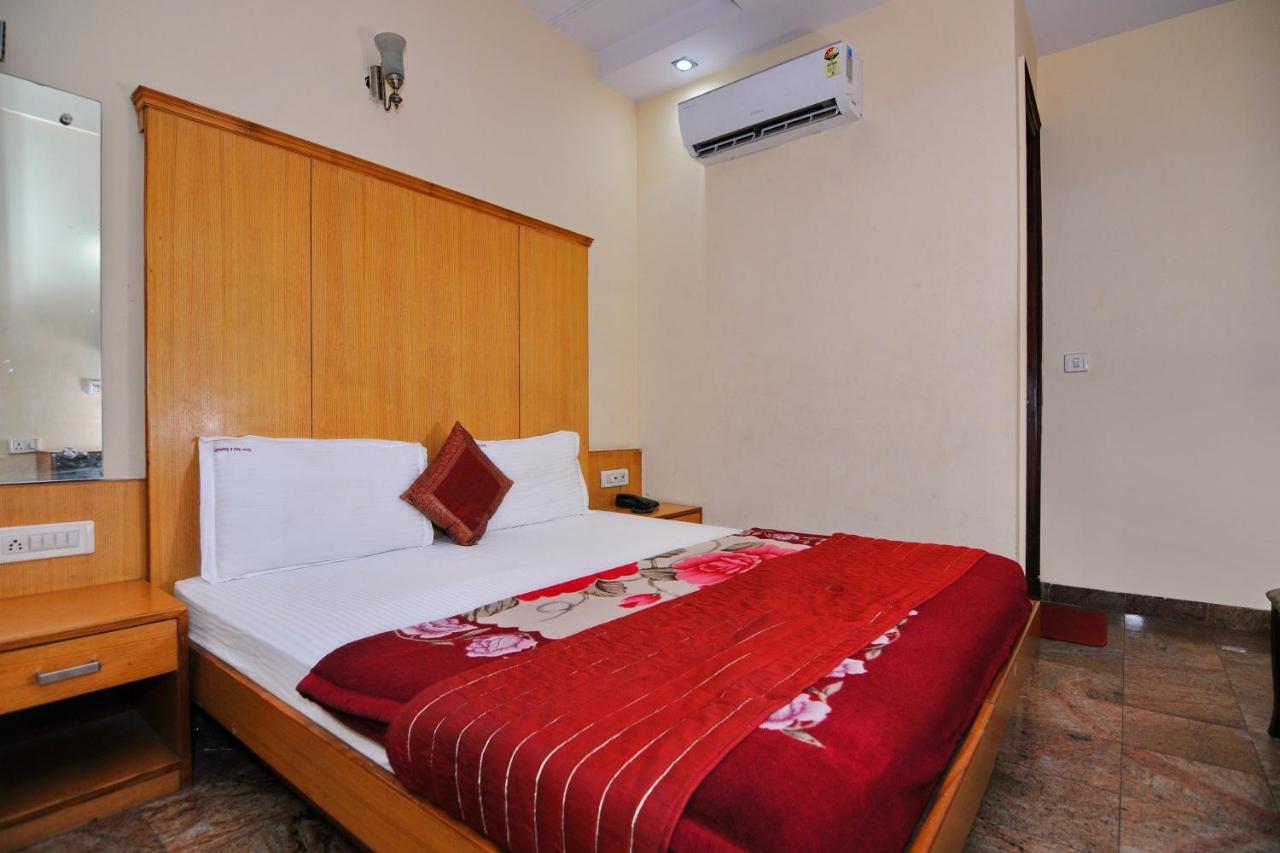 Hotel Tjs Grand Delhi (National Capital Territory of India) Exterior foto