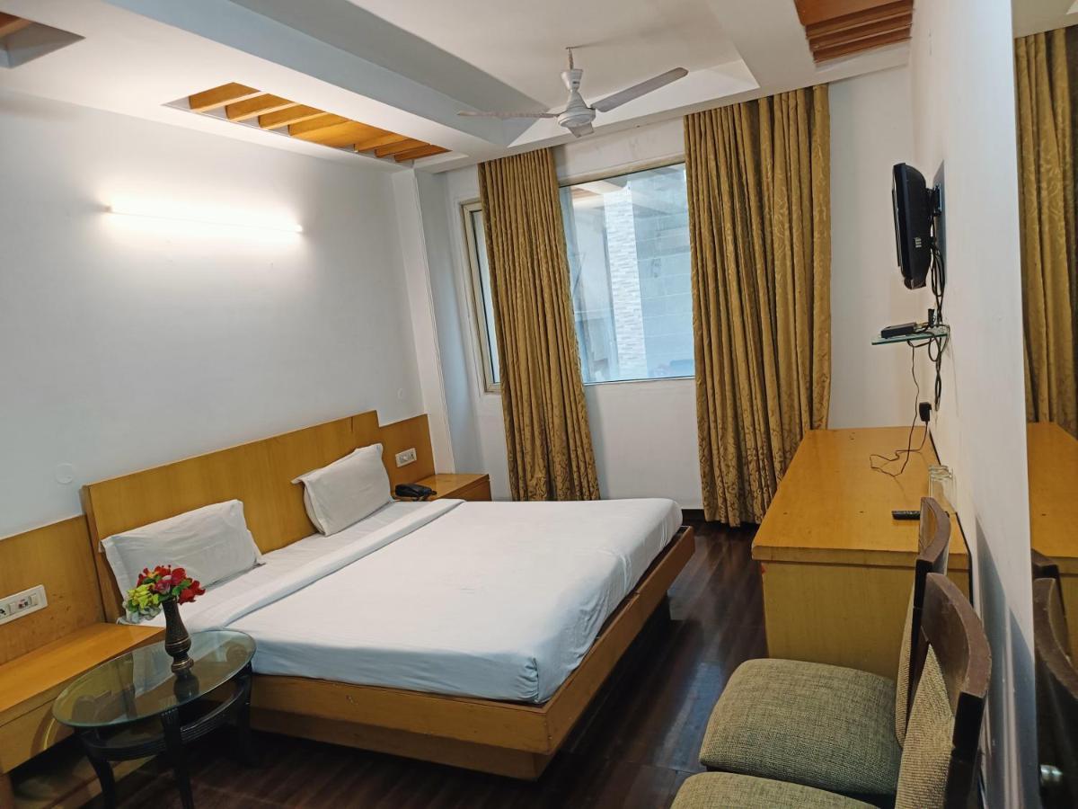 Hotel Tjs Grand Delhi (National Capital Territory of India) Exterior foto