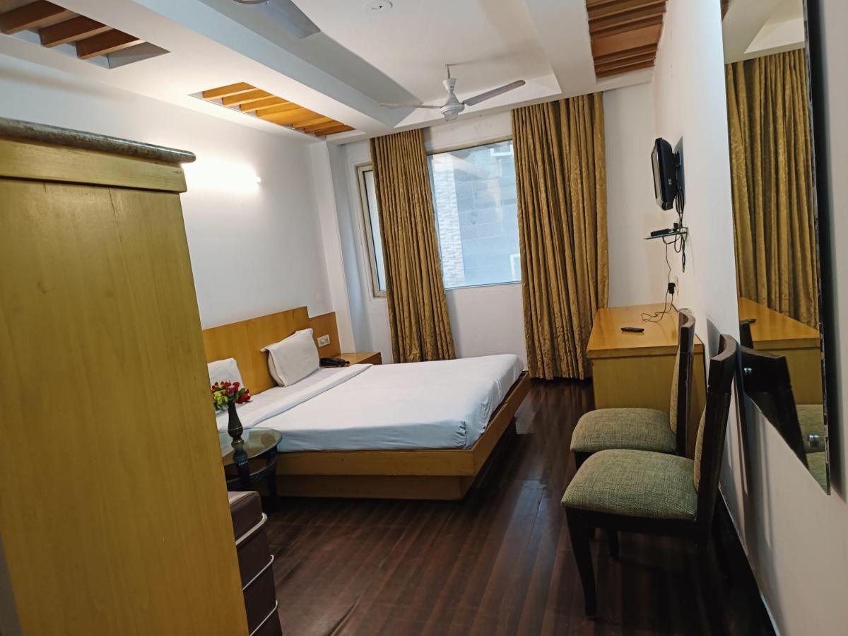 Hotel Tjs Grand Delhi (National Capital Territory of India) Exterior foto