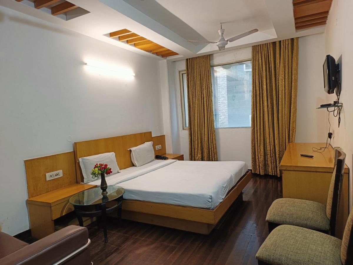 Hotel Tjs Grand Delhi (National Capital Territory of India) Exterior foto